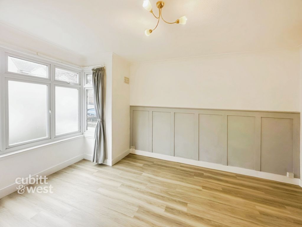 Property photo 2 of 9 1 34 Highfield Ro...