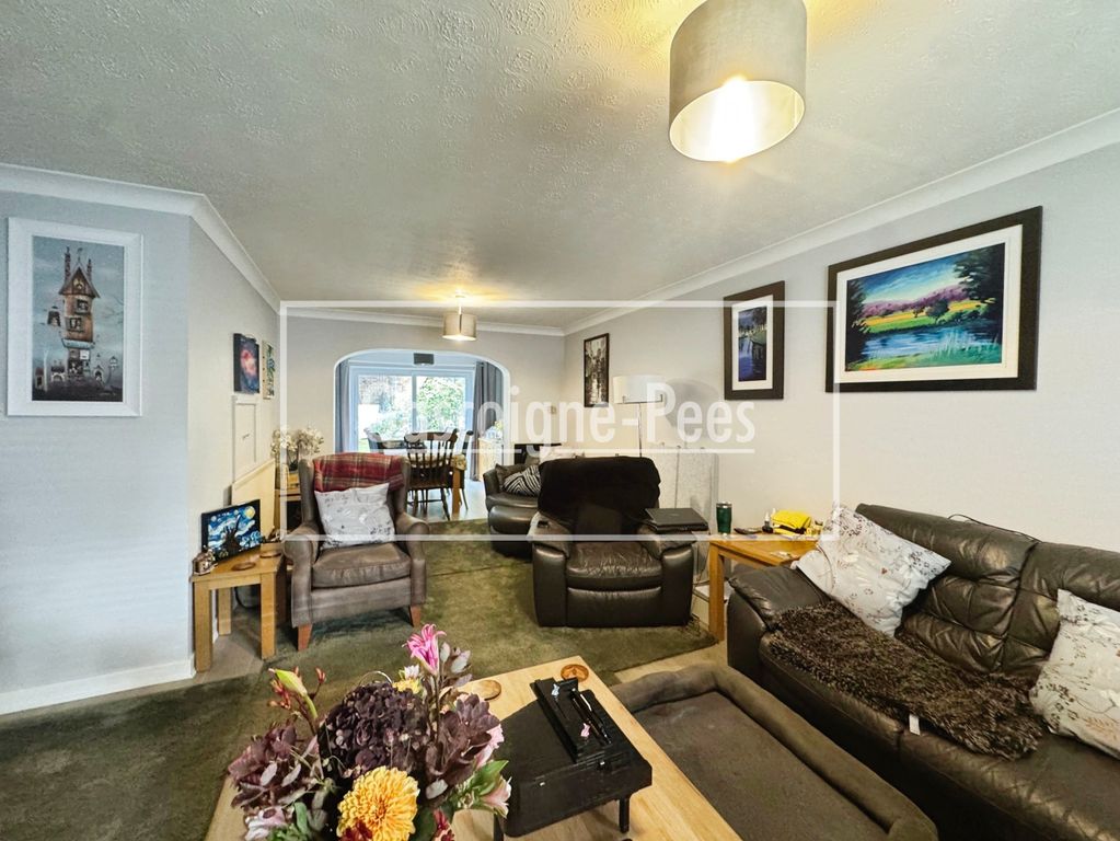 Property photo 2 of 10 Lounge