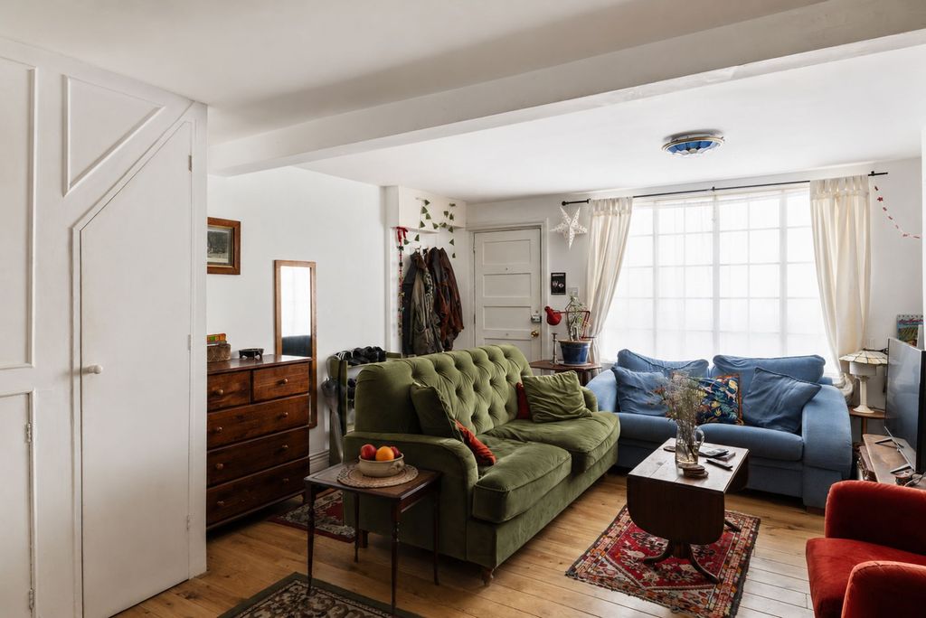 Property photo 3 of 11