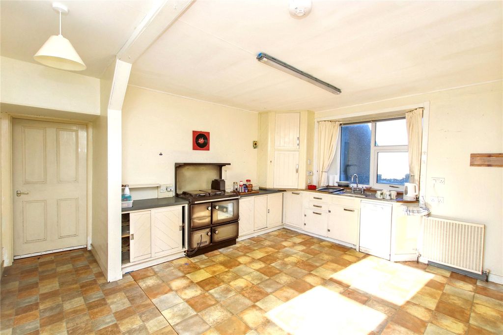 Property photo 3 of 23 Kitchen