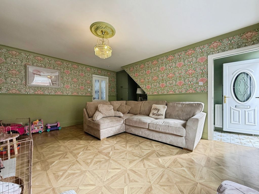 Property photo 3 of 14 Photo 10