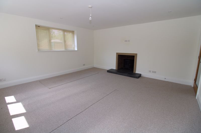 Property photo 3 of 14 Lounge