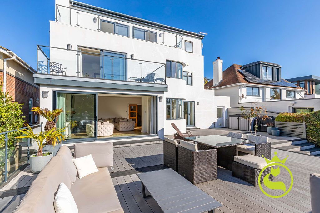 Property photo 1 of 33