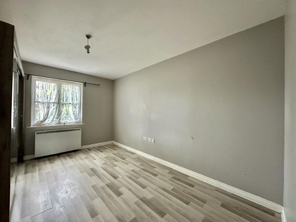 Property photo 3 of 6 B03Dd297-1976-47d5-B23F-7A1E996Ea432.Jpg