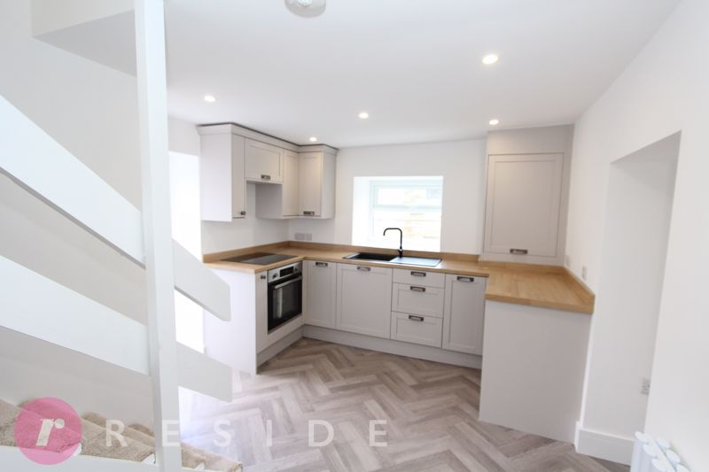 Property photo 2 of 16 Dining Kitchen
