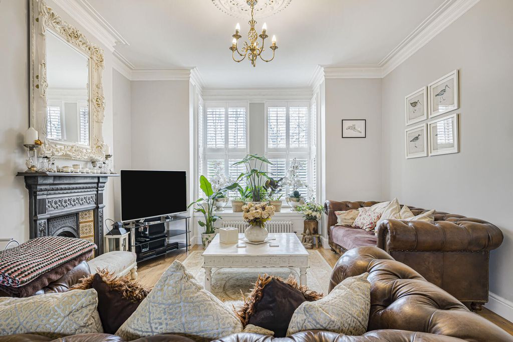 Property photo 2 of 38 Living Room