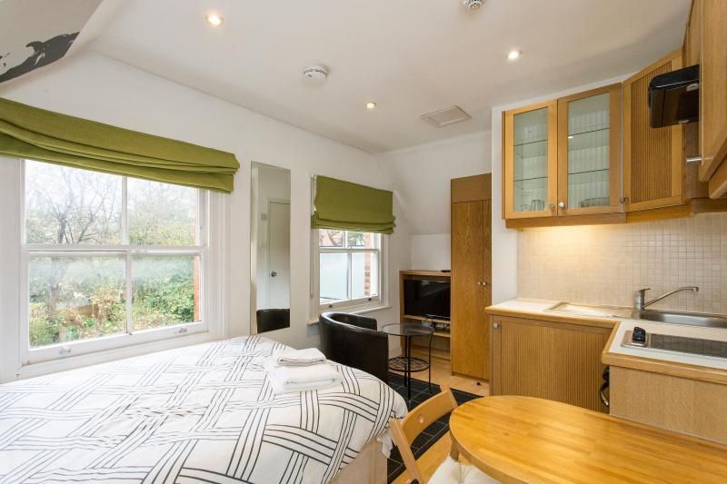 Property photo 1 of 8 Studio To Rent