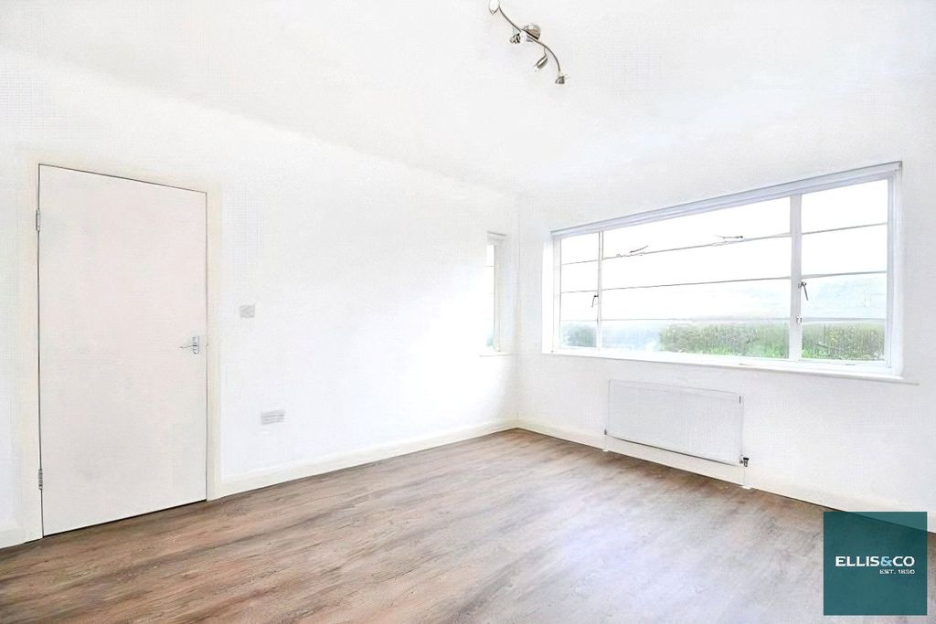 Property photo 3 of 9 Picture No. 15