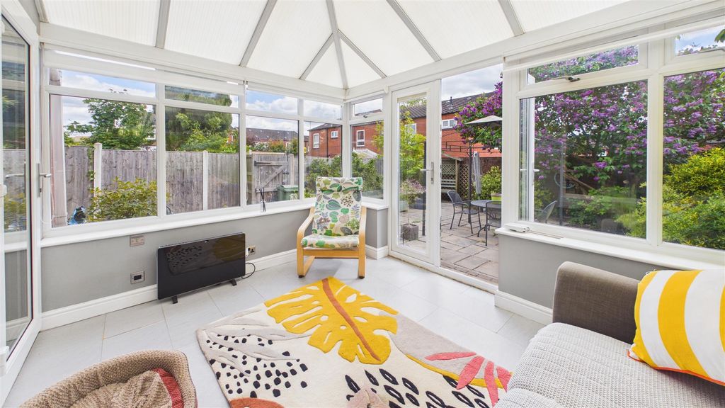 Property photo 3 of 20 Conservatory.Jpg