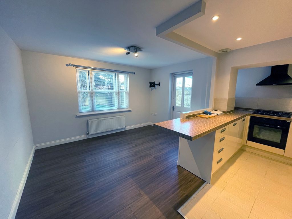 Property photo 3 of 15 Image004