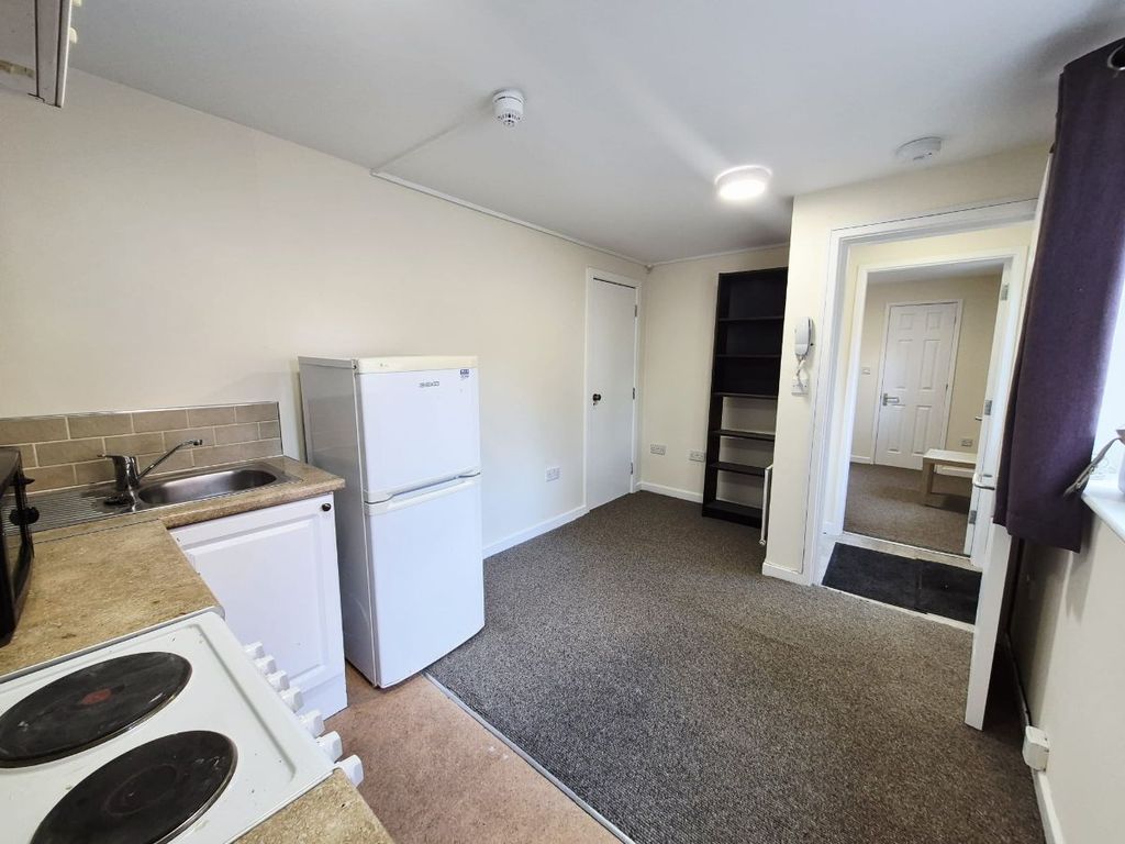 Property photo 3 of 6