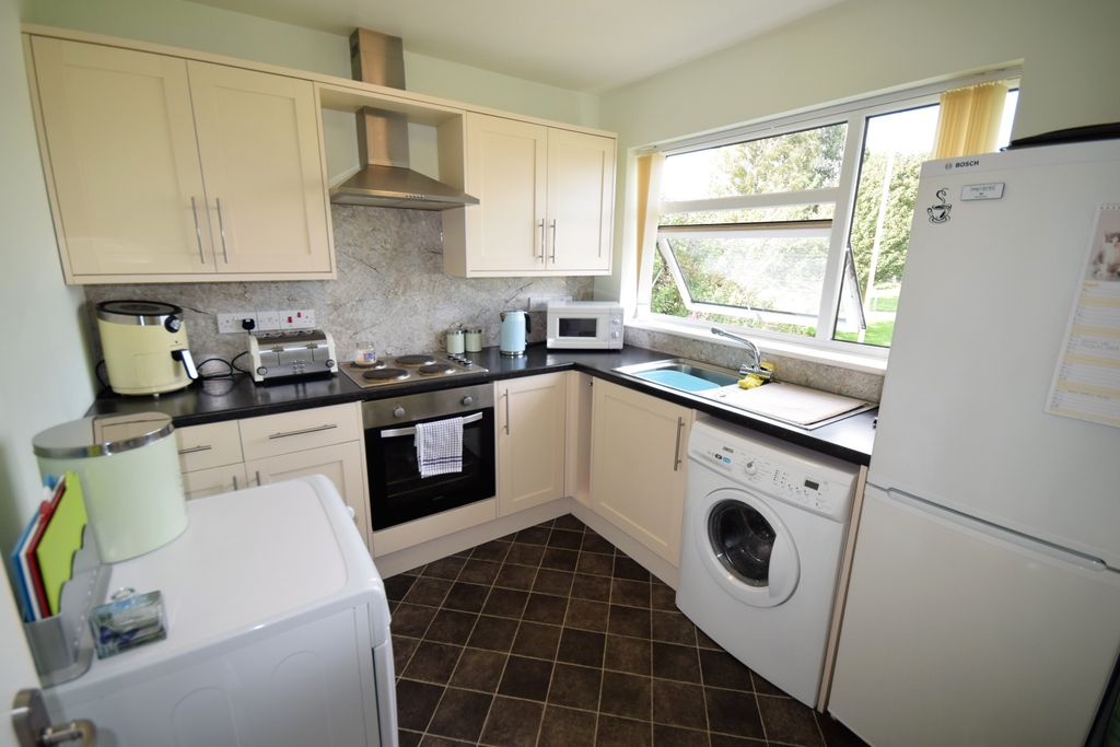 Property photo 3 of 5 Kitchen