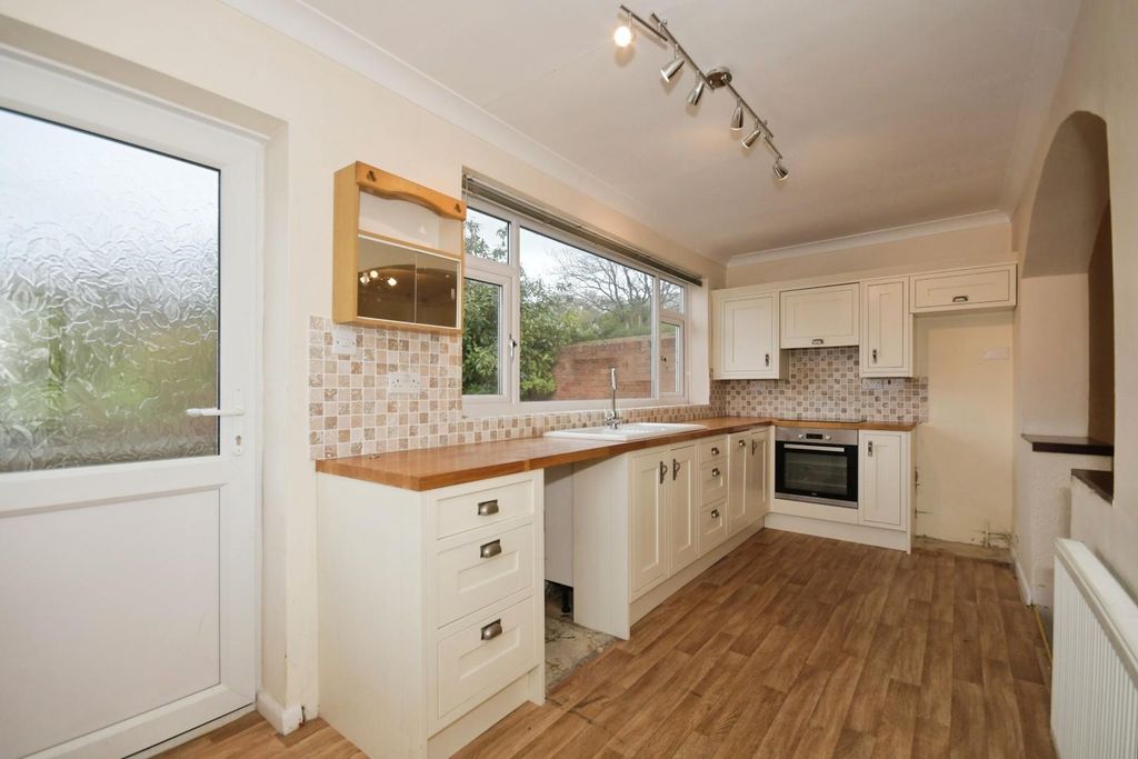 Property photo 3 of 15 Kitchen.Jpg