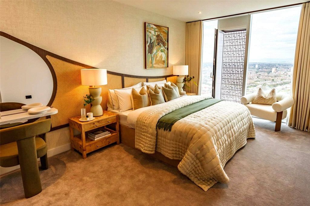 Property photo 2 of 25 Show Apartment