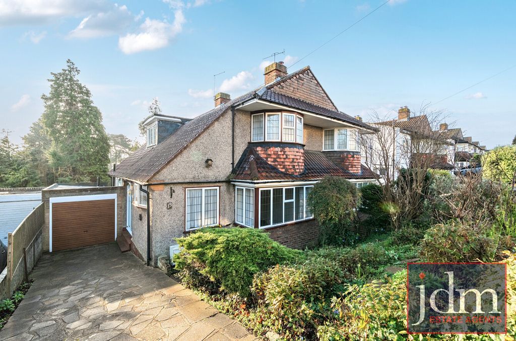 Property photo 1 of 8 External