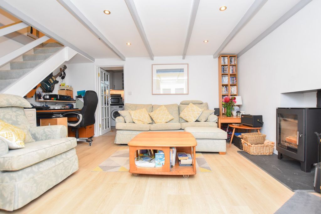 Property photo 3 of 28 Living Room