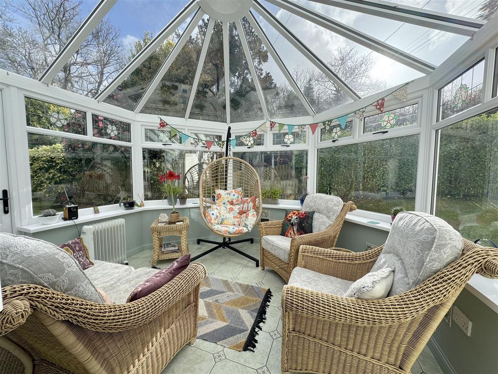 Property photo 2 of 32 Conservatory