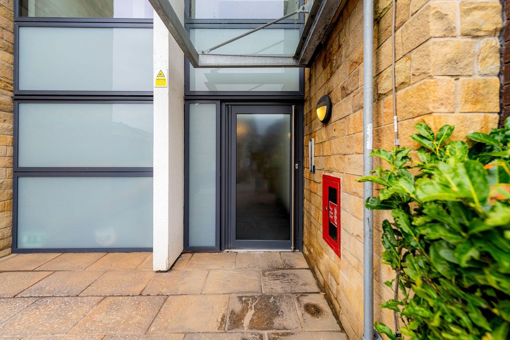 Property photo 3 of 22 Photograph 3