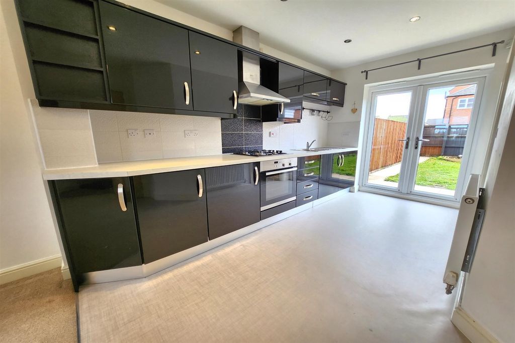 Property photo 3 of 14 Kitchen