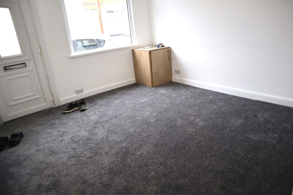 Property photo 3 of 32