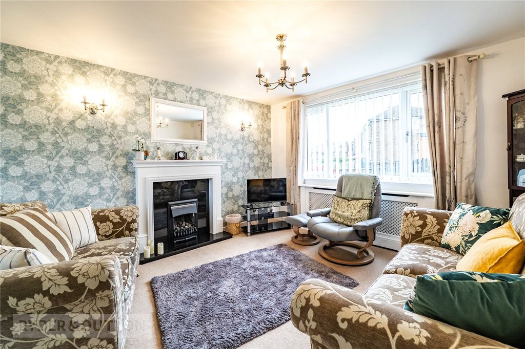 Property photo 3 of 21 Living Room