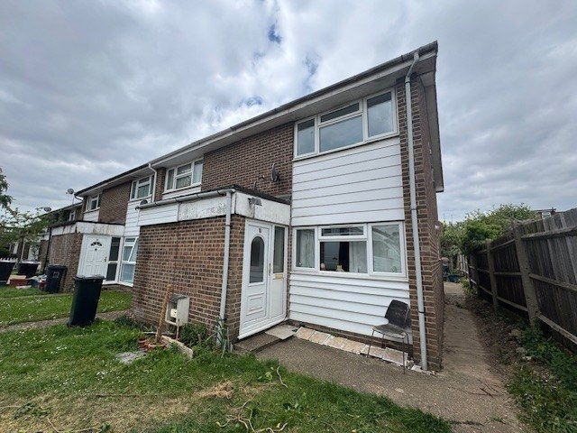 Property photo 1 of 6 Clark Way, Hounslow, Tw5 9Eg