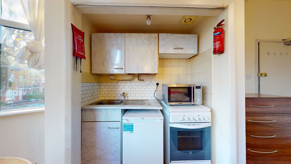 Property photo 2 of 8 Kitchen