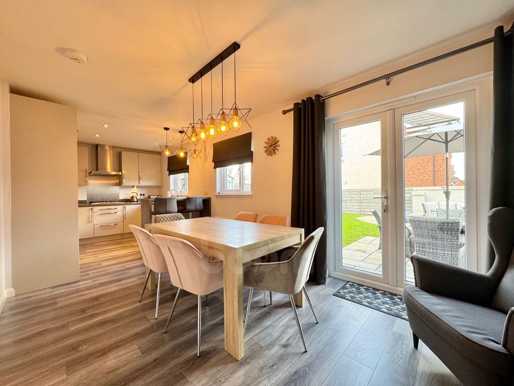 Property photo 2 of 29 Roundhouse Circle, Renfrew Dining Space Pic