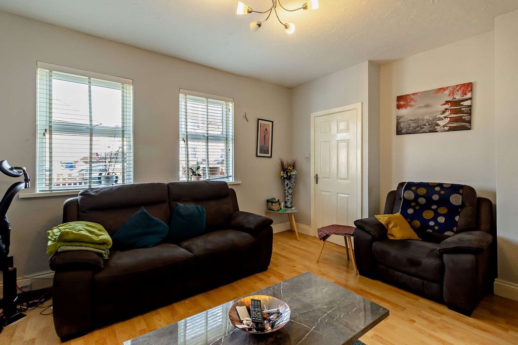 Property photo 2 of 23