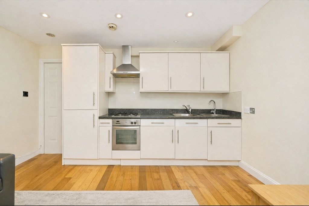 Property photo 2 of 13 Picture No. 23