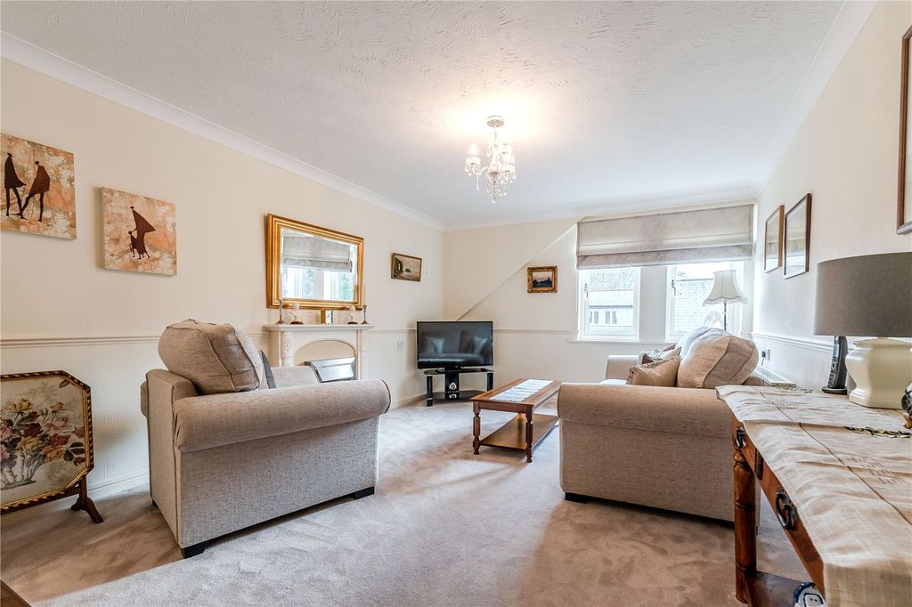 Property photo 3 of 11 Living Room