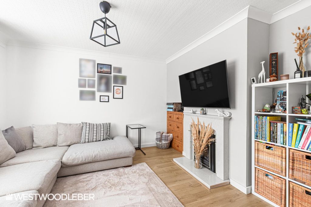 Property photo 2 of 38 Bentleyroad_20.Jpg