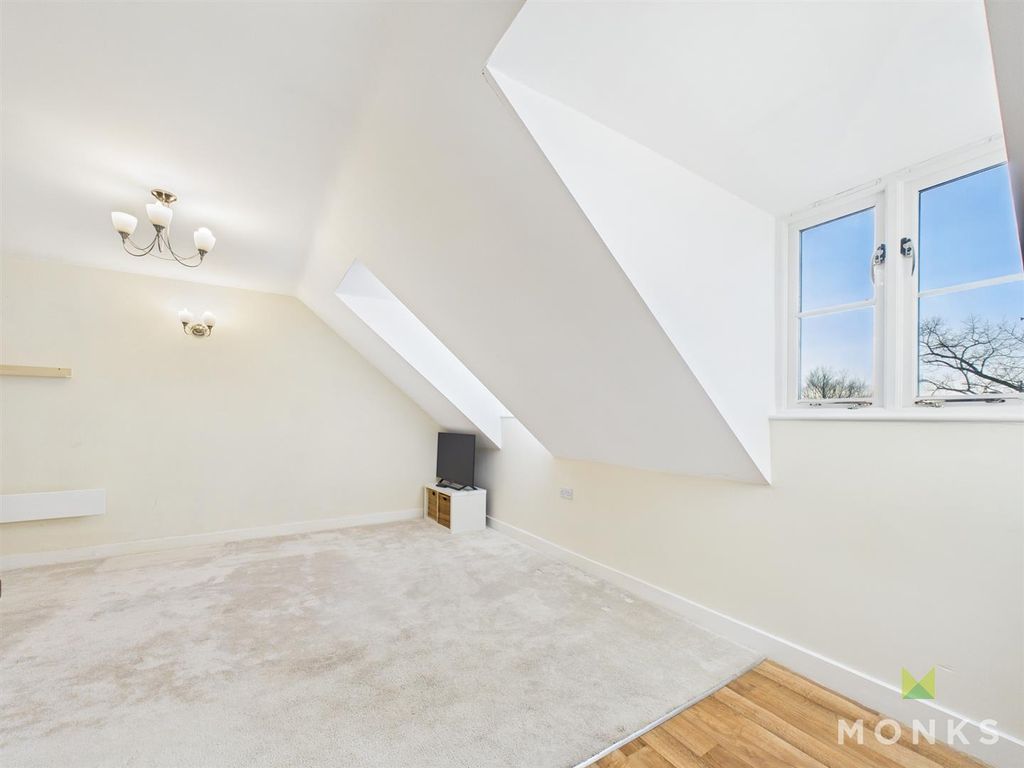 Property photo 3 of 11 Cam05160G0-Pr0051-Still010.Jpg