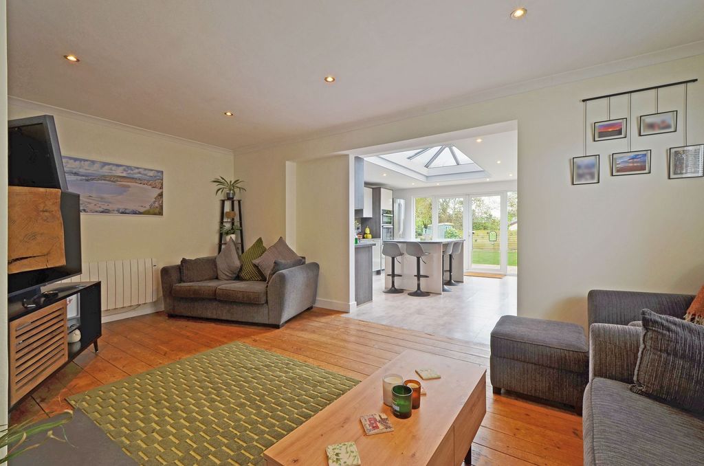 Property photo 2 of 31