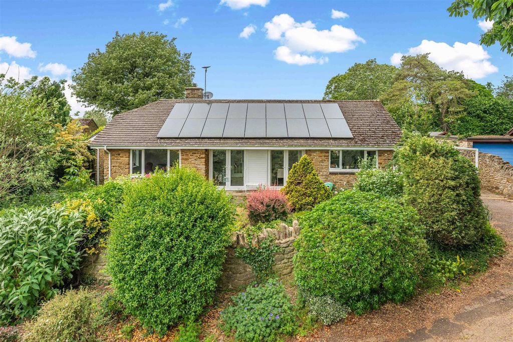 Property photo 1 of 23 5 Holland Rise, Kings Sutton-1.Jpg