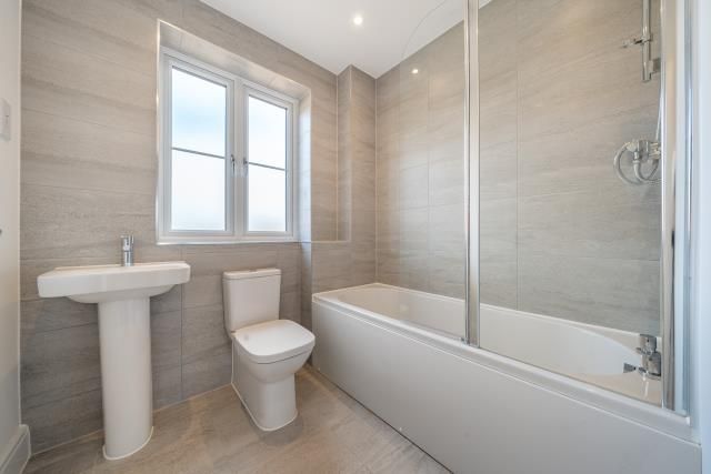 Property photo 3 of 19 Bathroom