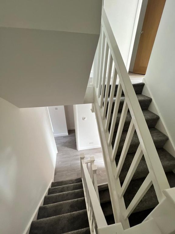 Property photo 3 of 11 Hallway