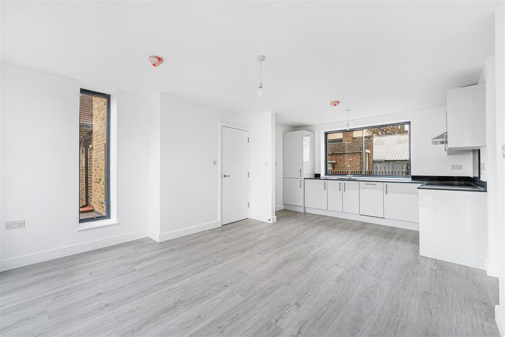 Property photo 3 of 13 Fff Spencer Road-5.Jpg