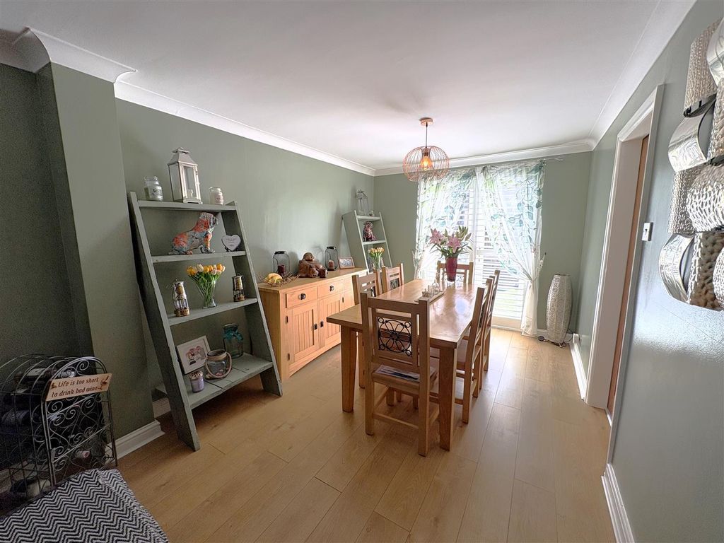 Property photo 3 of 24 Dining1.Jpg