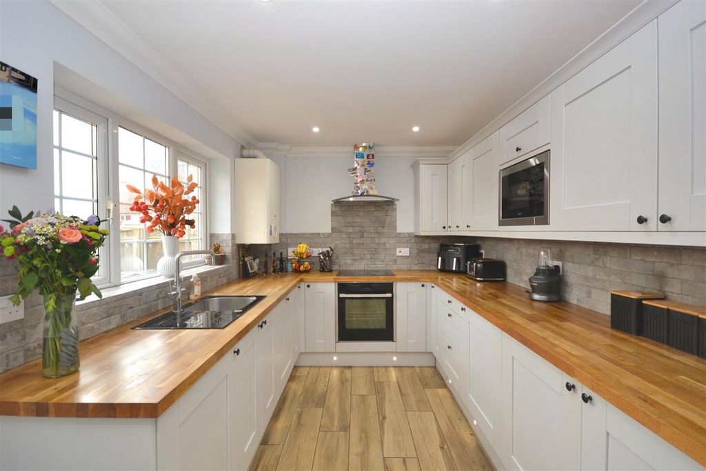 Property photo 2 of 13 0015 (3).Png