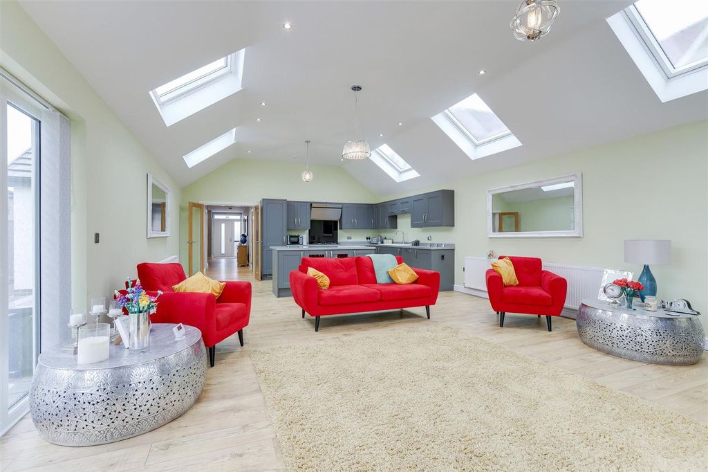 Property photo 3 of 23