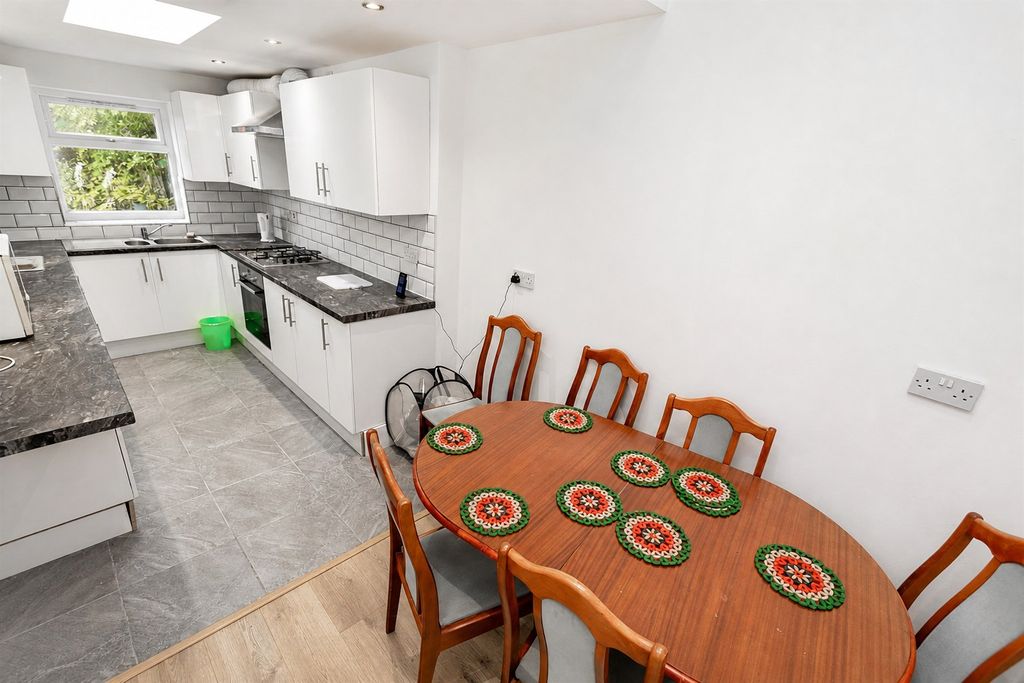 Property photo 2 of 10 Kitchen