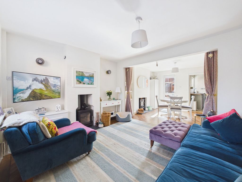 Property photo 3 of 25