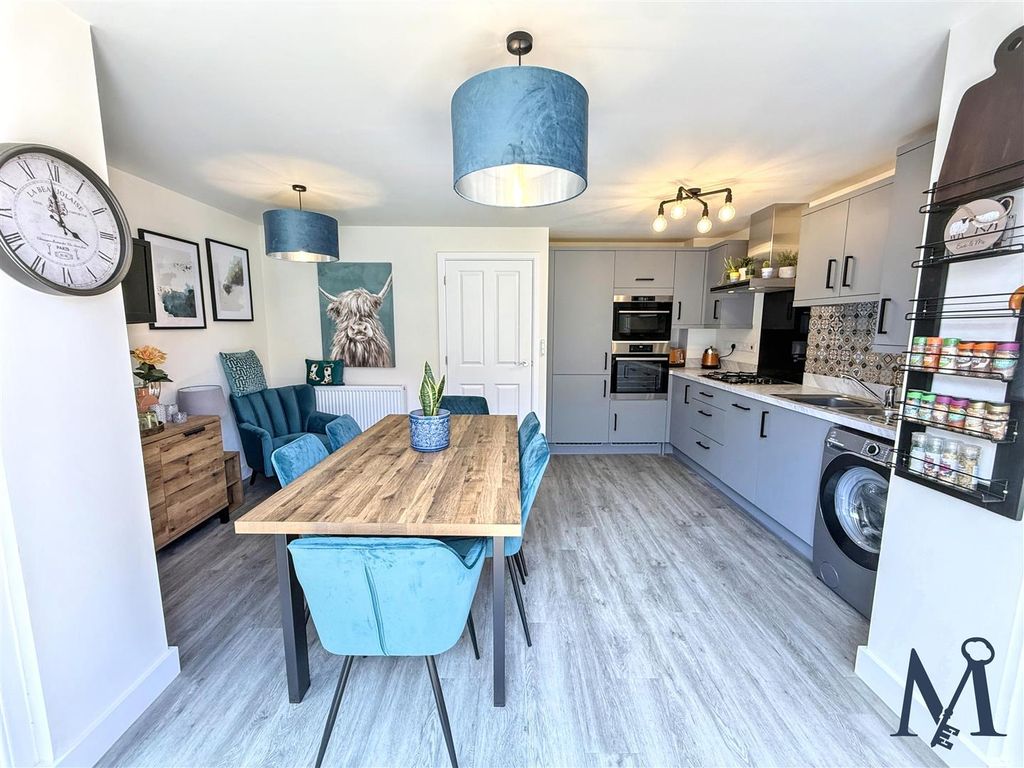 Property photo 2 of 25 Kitchen Diner
