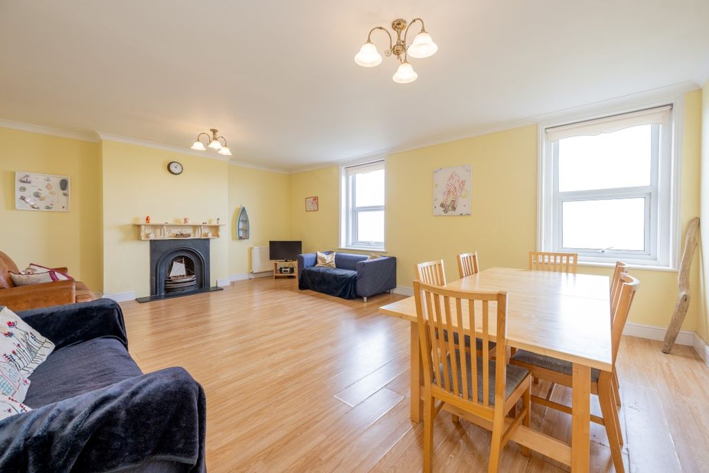 Property photo 3 of 24