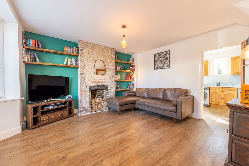 Property photo 2 of 21