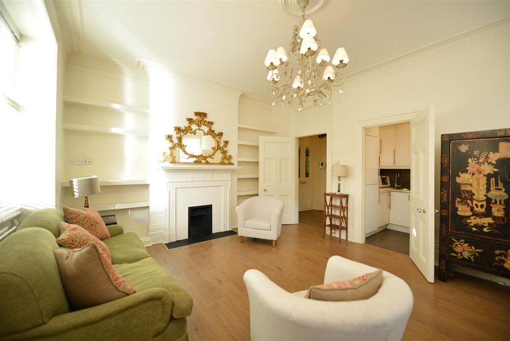 Property photo 2 of 14 3A St Albans Mansions Good Print (7).Jpg