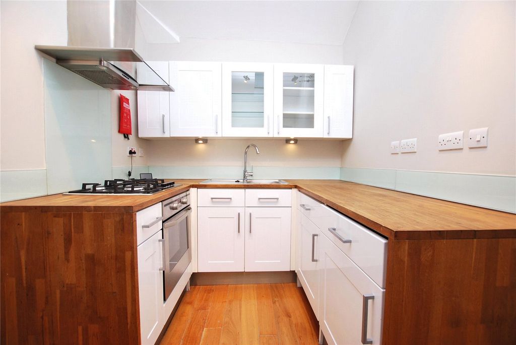 Property photo 2 of 5 Picture No. 11