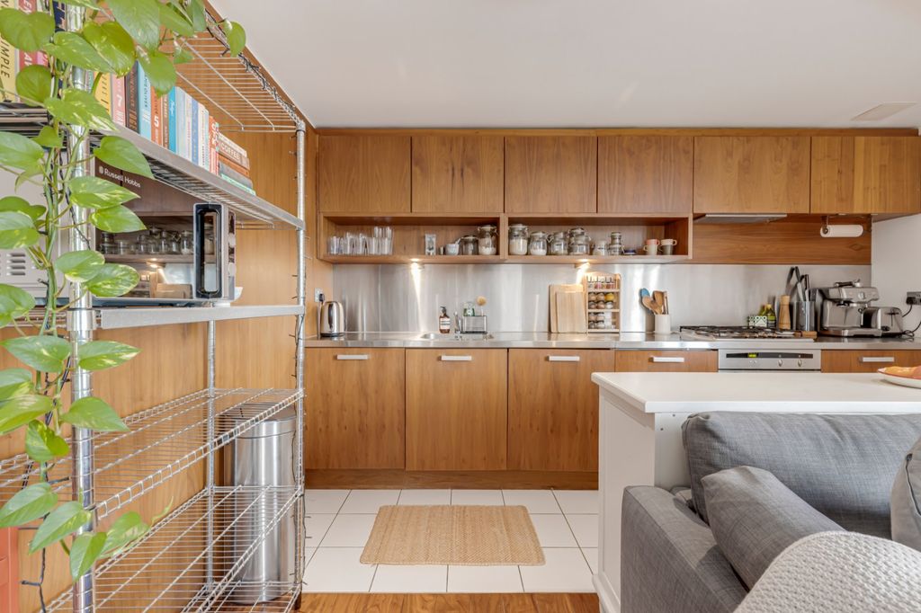 Property photo 2 of 28 Picture No. 18