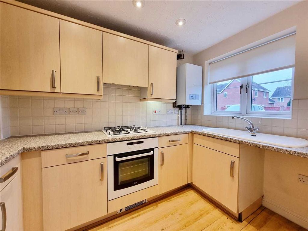 Property photo 2 of 9 Kitchen: